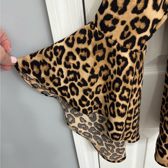 Grace Elements Leopard Print Bell Sleeve Top - Brown & Black - Picture 4 of 5